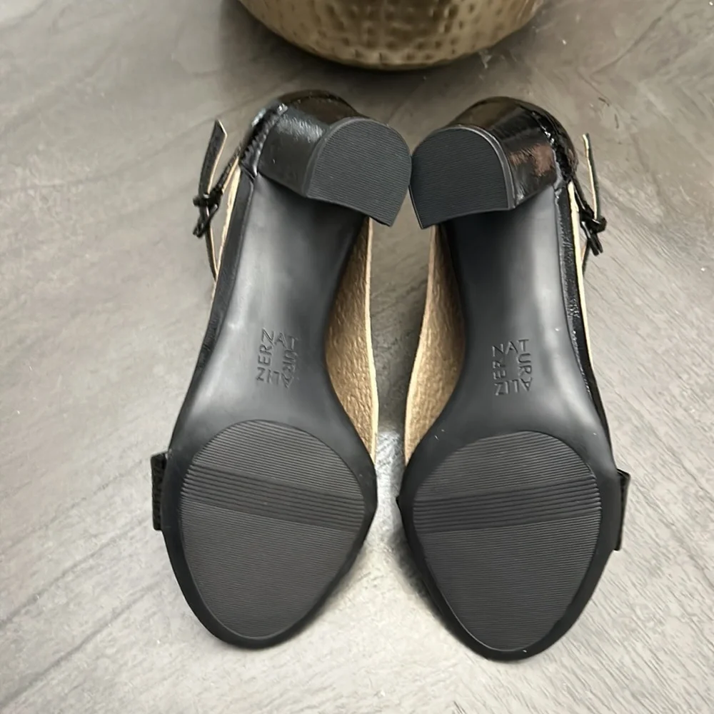 NATURALIZER Vera Ankle Strap Sandals